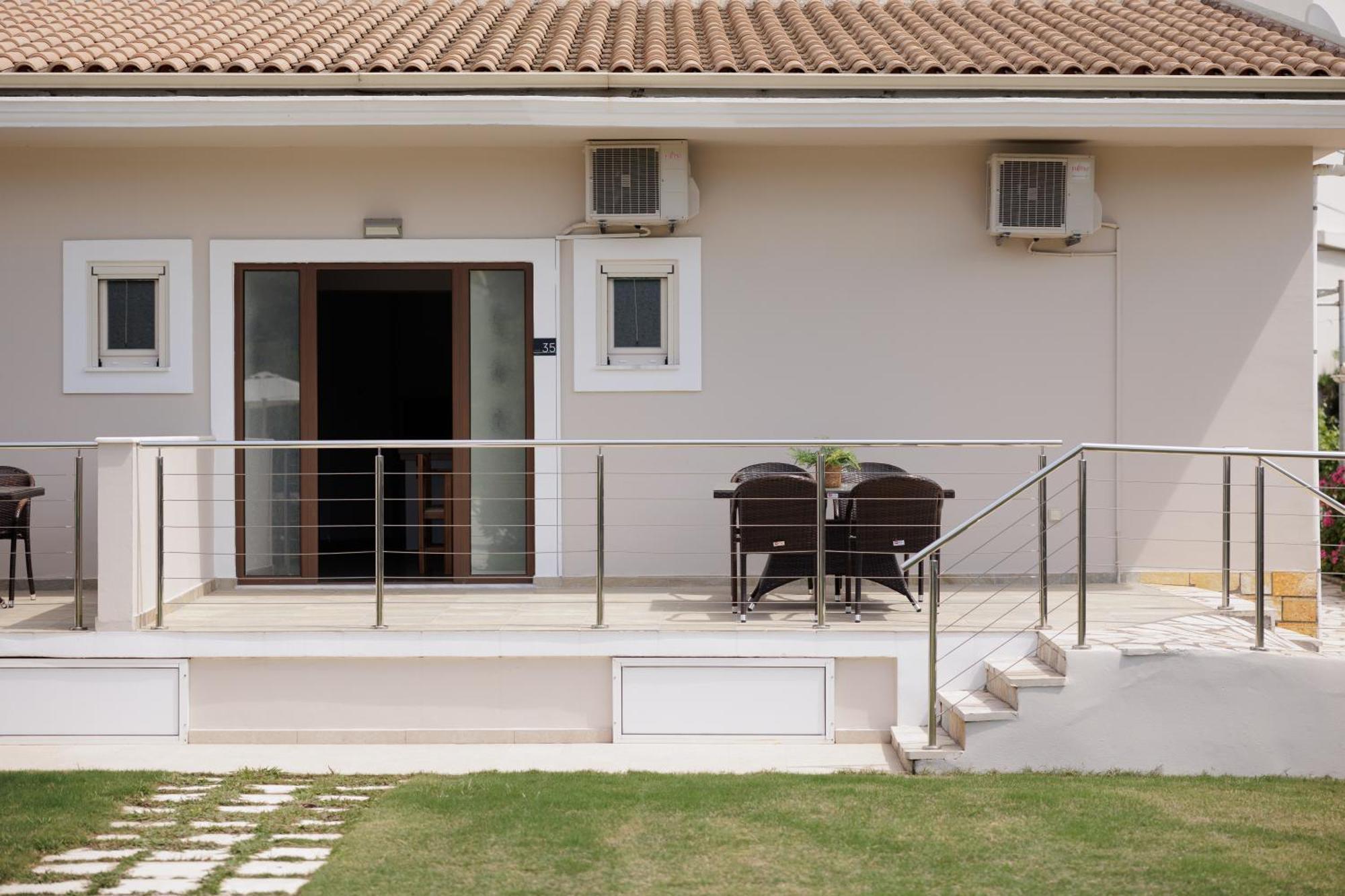 Santos Luxury Apartments Дассия Экстерьер фото