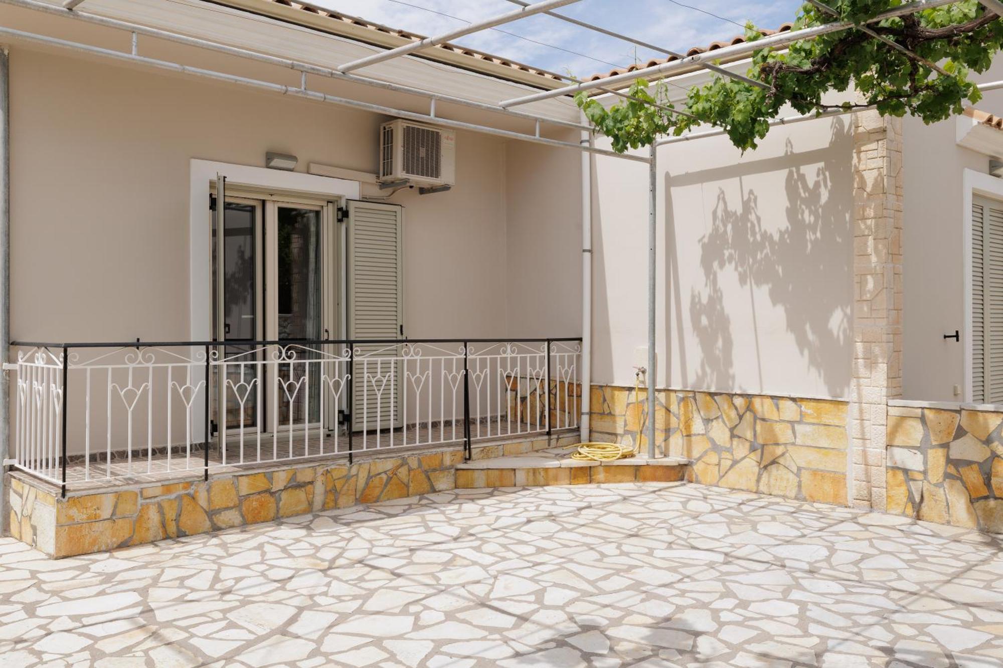 Santos Luxury Apartments Дассия Экстерьер фото