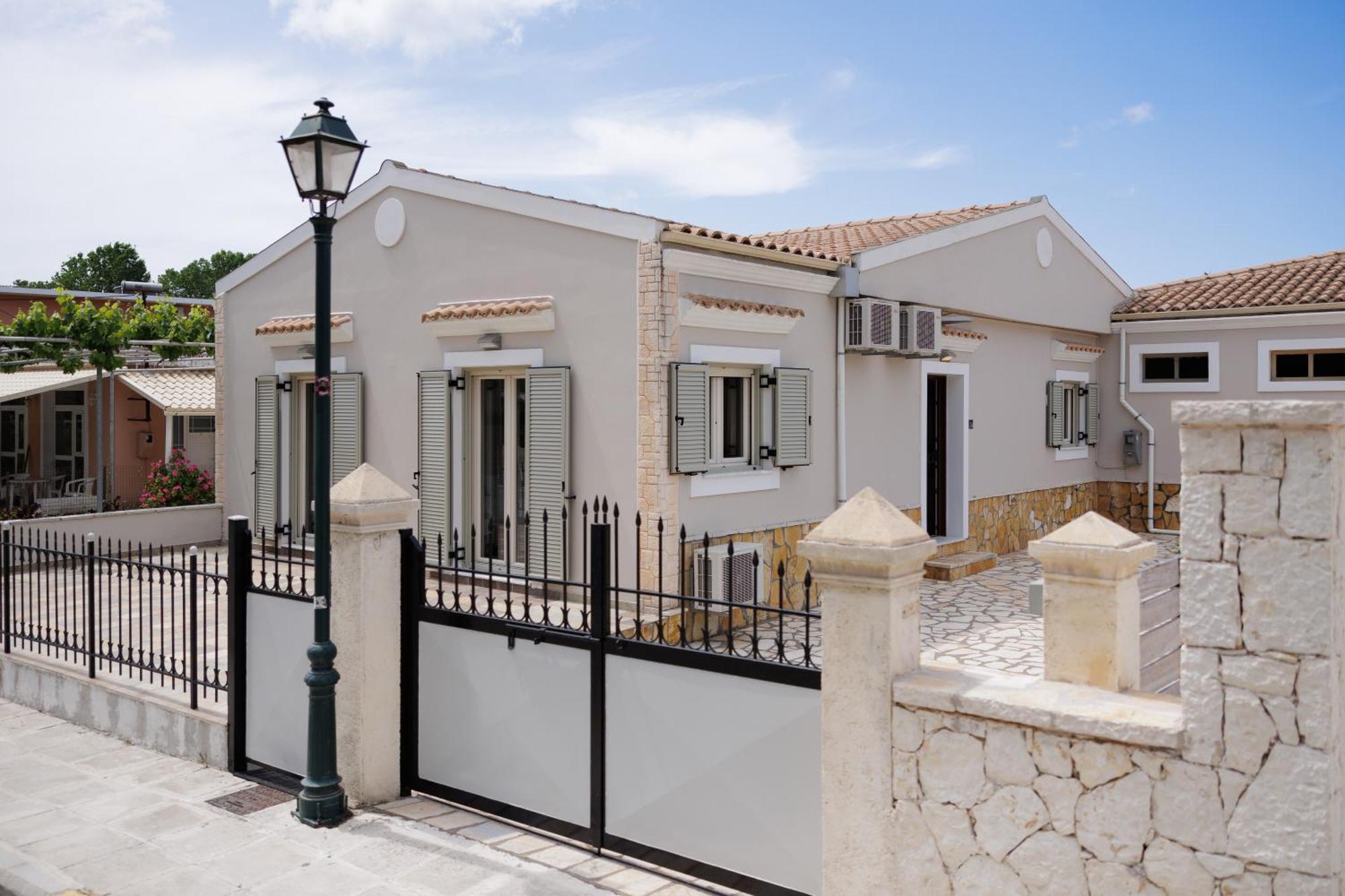 Santos Luxury Apartments Дассия Экстерьер фото