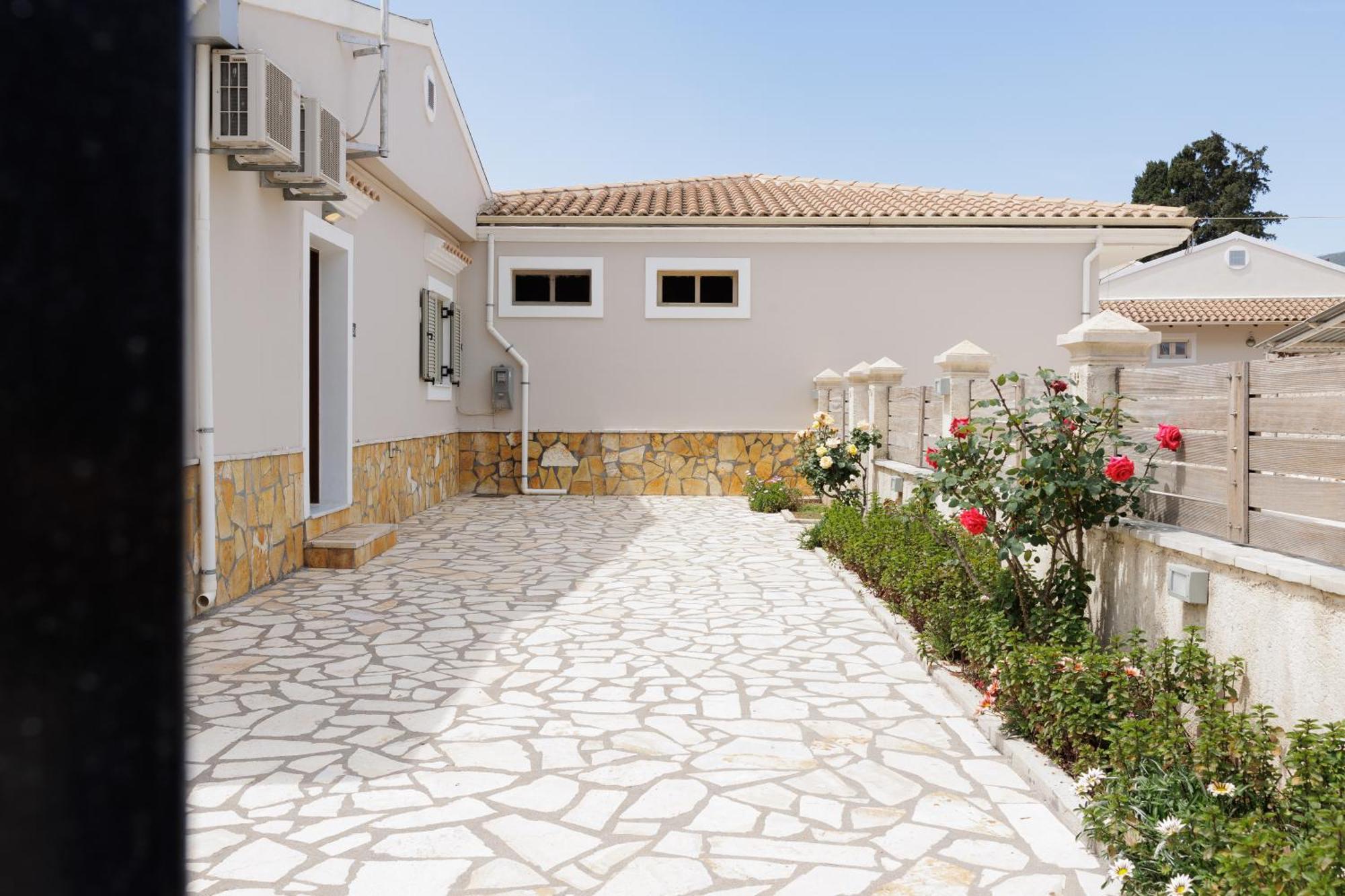 Santos Luxury Apartments Дассия Экстерьер фото